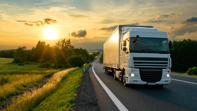 Comment les innovations en matière de matériaux influencent-elles la construction de véhicules de transport ?